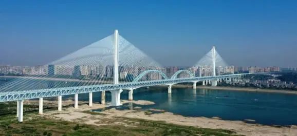 再战“世界级工程”!米兰网址智能旋挖钻机助力宜昌长江公铁大桥建设