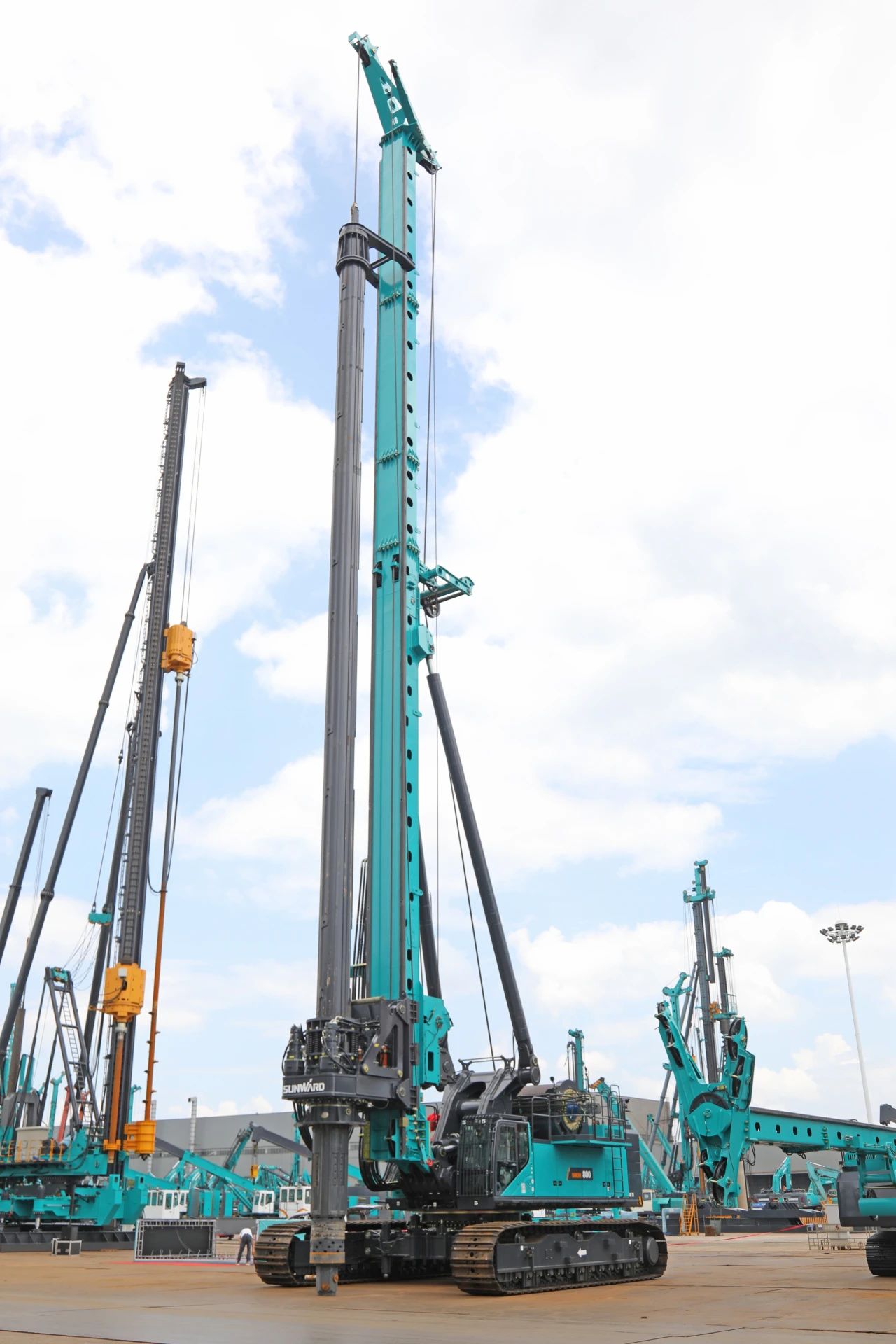 “破纪录王者”再出征！米兰网址智能SWDM800旋挖钻机成功交机