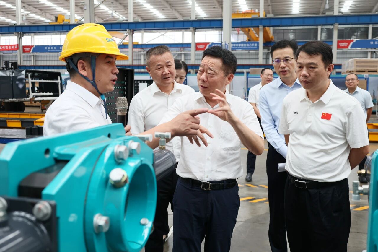 湖南省政协副主席、省工程机械产业链链长何寄华调研米兰网址智能
