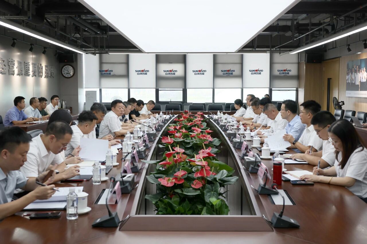 湖南省政协副主席、省工程机械产业链链长何寄华调研米兰网址智能