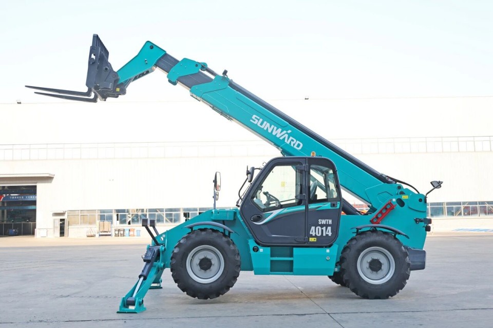 高端机型“双箭齐发”!米兰网址智能两款伸缩臂叉装车成功下线