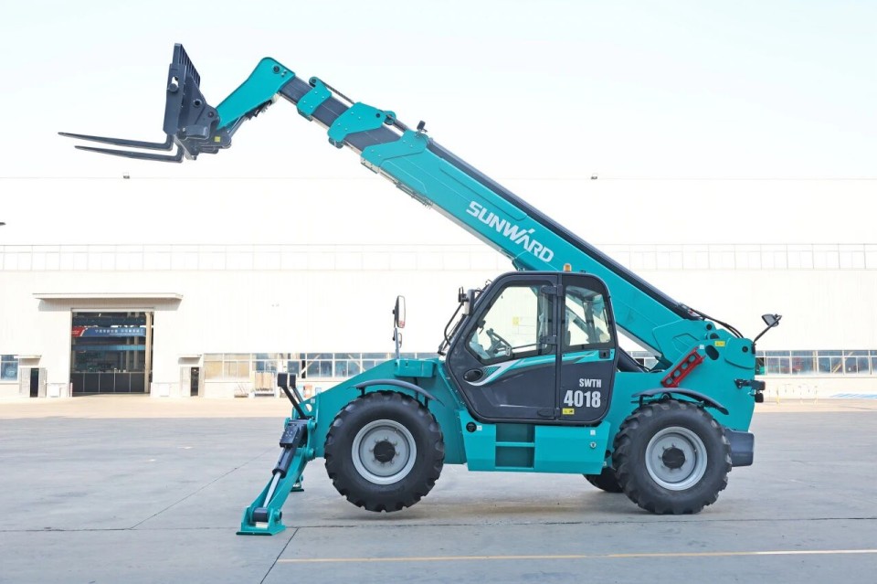 高端机型“双箭齐发”!米兰网址智能两款伸缩臂叉装车成功下线