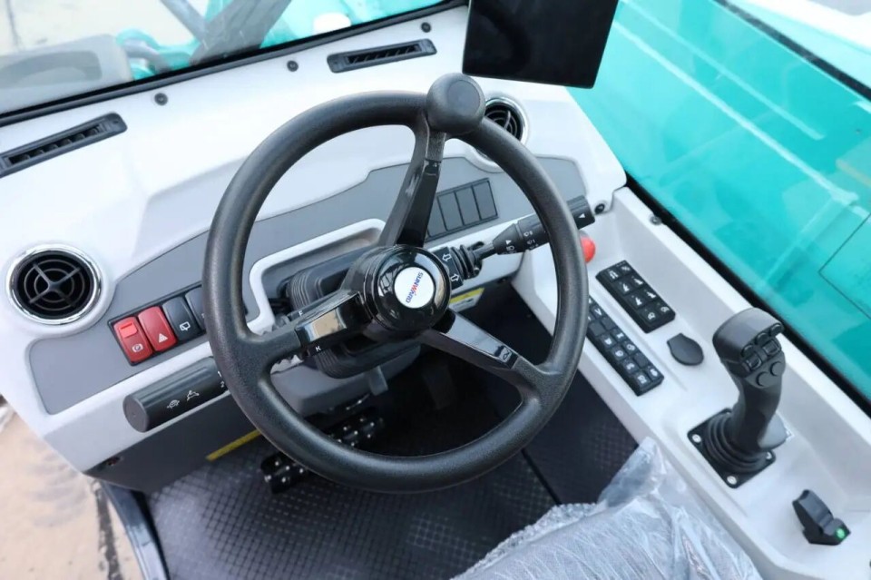 高端机型“双箭齐发”!米兰网址智能两款伸缩臂叉装车成功下线