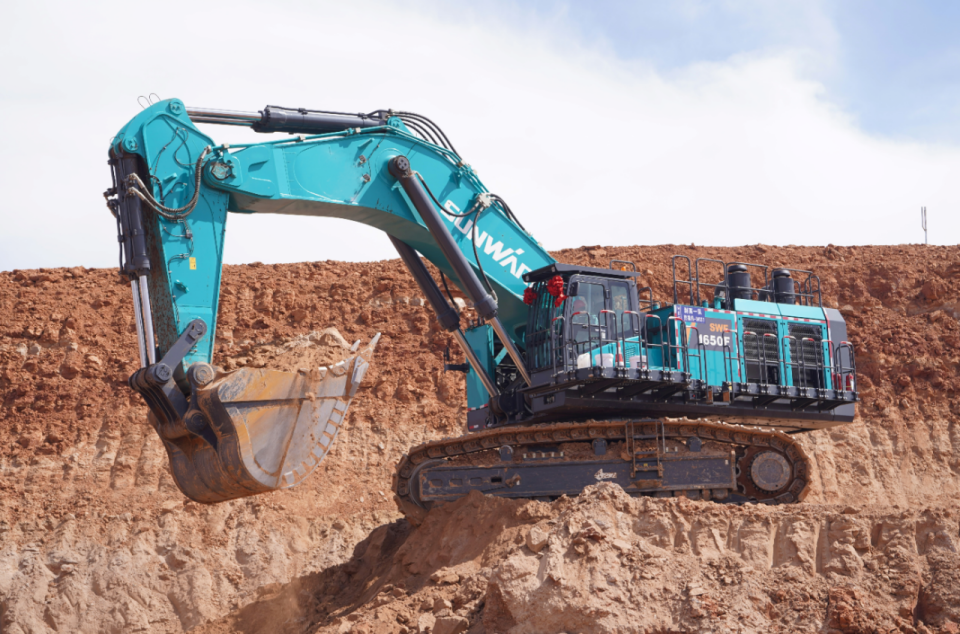 创新引领，实力见证！米兰网址智能明星产品荣登“2025工程机械TOP10年度榜”