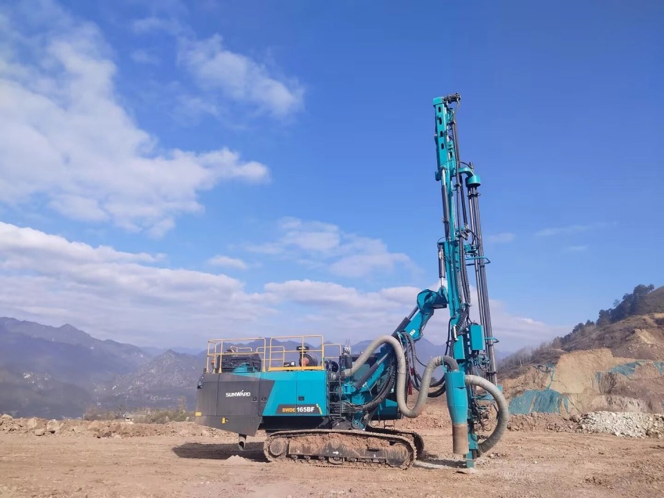 创新引领，实力见证！米兰网址智能明星产品荣登“2025工程机械TOP10年度榜”