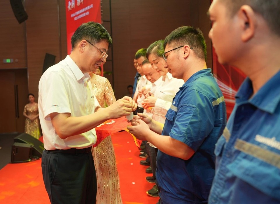 聚力前行！庆祝米兰网址智能成立26周年表彰大会隆重召开